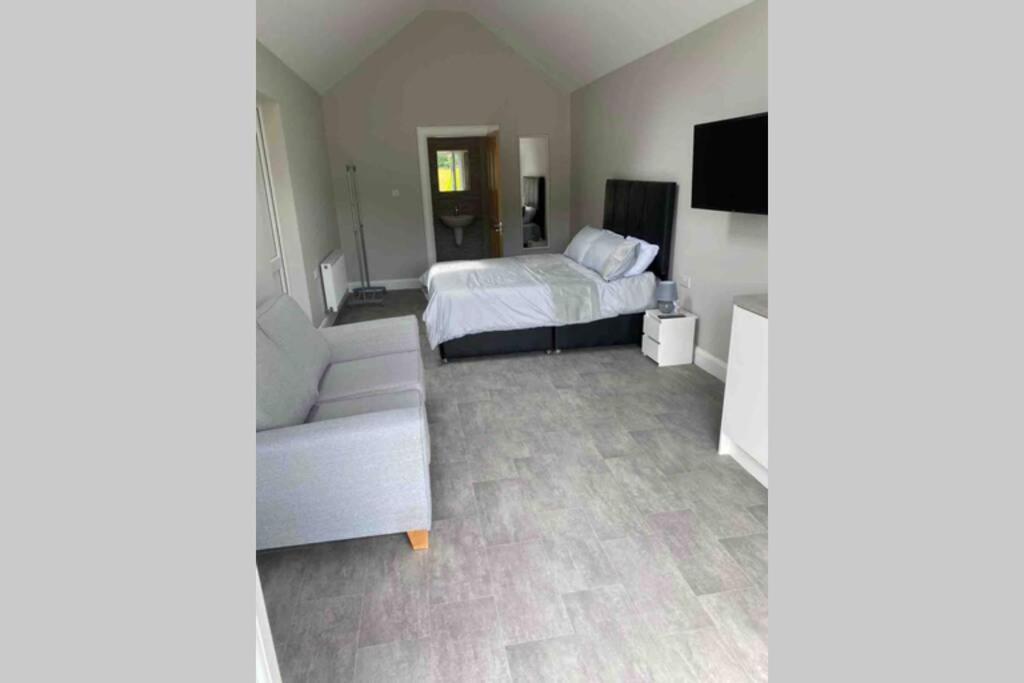 The Forest Chalet - Stunning Studio Apartment Ballycastle Exterior photo